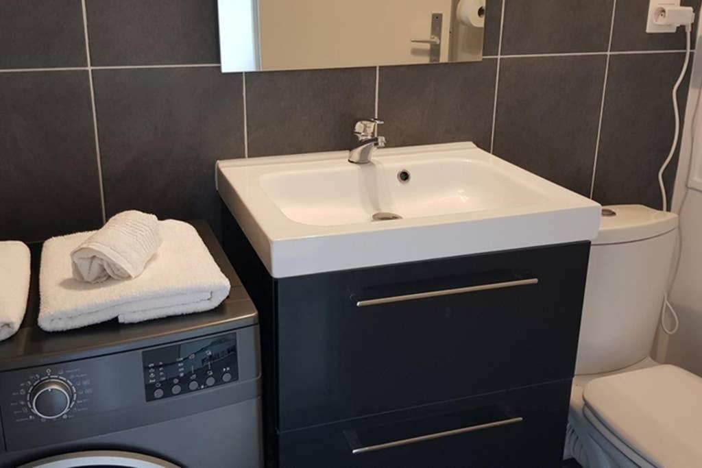 Beau Studio Renove 30M2 Balcon Vue Paris+Parking Apartment Екстериор снимка
